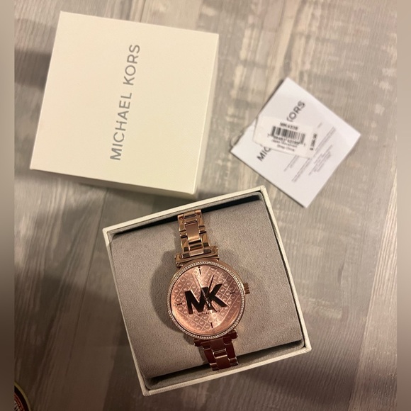 Michael Kors Rose Gold Watch - Picture 1 of 3